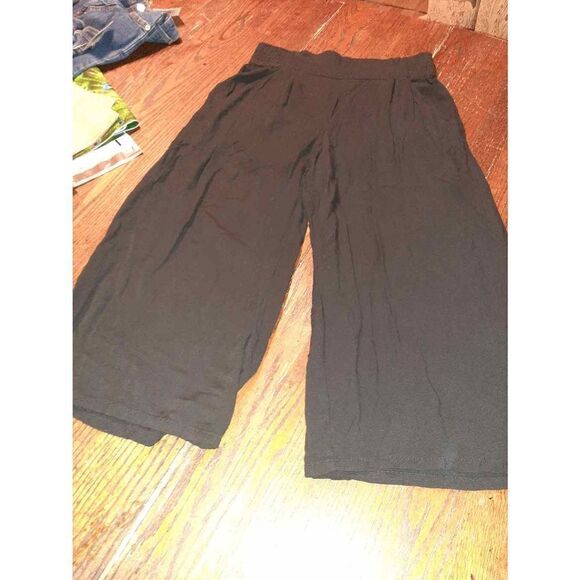 Small 4/6 Time & Tru Black High Waist Capri Casual Pants Long Shorts - Picture 1 of 4